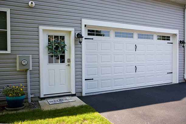 24/7 Emergency Garage Door Panel Replacement experts in Almedia, PA